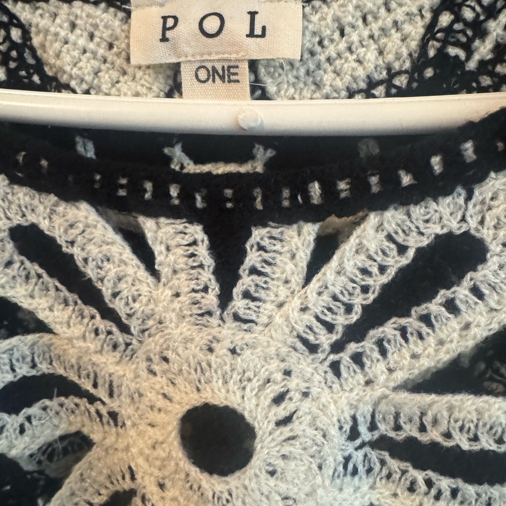Floral POL Crochet Black and White long sleeve Top one size - Picture 4 of 4